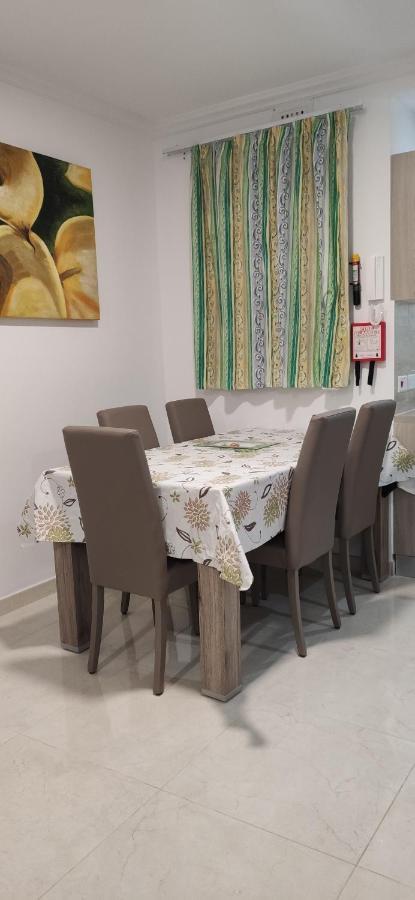 One Bed Room Apartment With Terrace Марсаскала Екстериор снимка