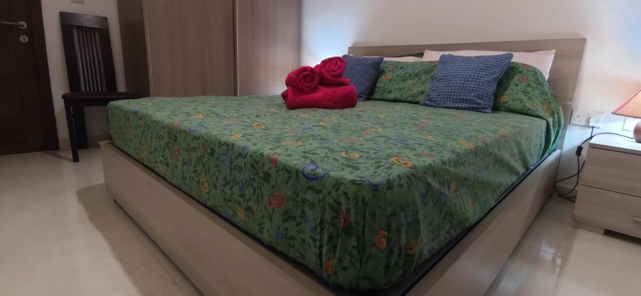 One Bed Room Apartment With Terrace Марсаскала Екстериор снимка