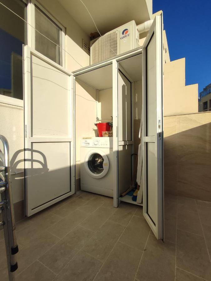 One Bed Room Apartment With Terrace Марсаскала Екстериор снимка