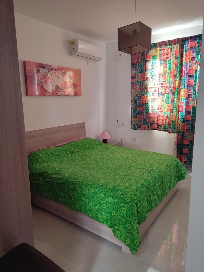 One Bed Room Apartment With Terrace Марсаскала Екстериор снимка